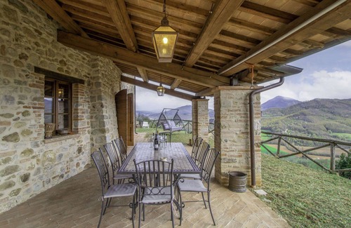 Umbertide Villa | Stunning private villa for 10 guests with WIFI, TV, balcony and pets allowed
