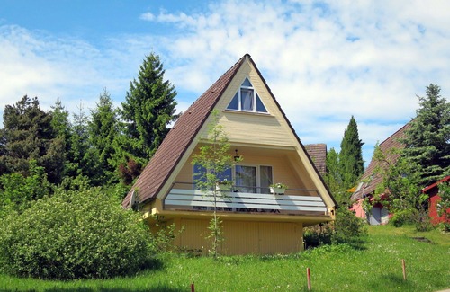 Wilhelmsdorf House | Stunning private villa for 4 people with WIFI, TV, terrace, pets allowed and parking
