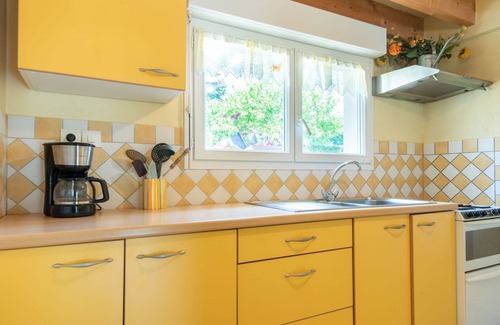 Carentan House | Stunning private villa for 4 guests with WIFI, TV, terrace and pets allowed