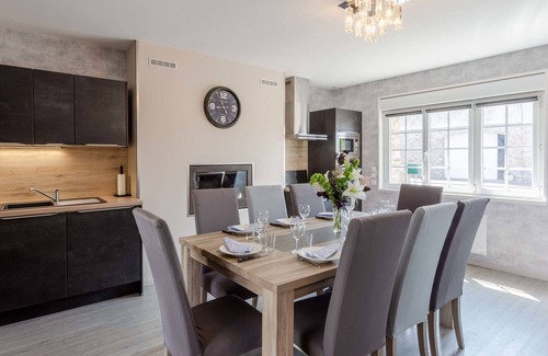Creances House | Stunning private villa for 8 people with WIFI, TV, terrace, pets allowed and parking