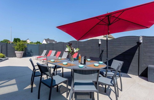 Creances House | Stunning private villa for 8 people with WIFI, TV, terrace, pets allowed and parking