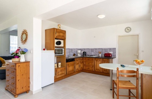 Matignon House | Stunning private villa for 4 people with TV, terrace and pets allowed