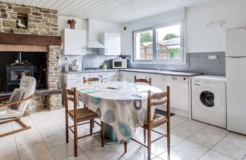 Plerguer House | Stunning private villa for 4 people with WIFI, TV, terrace, pets allowed and parking