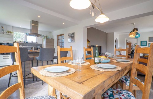 Tregueux House | Stunning private villa for 6 people with WIFI, TV, patio, pets allowed and parking