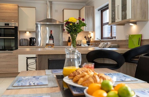 Aviemore Villa | Stunning private villa for 8 people with WIFI, TV and patio