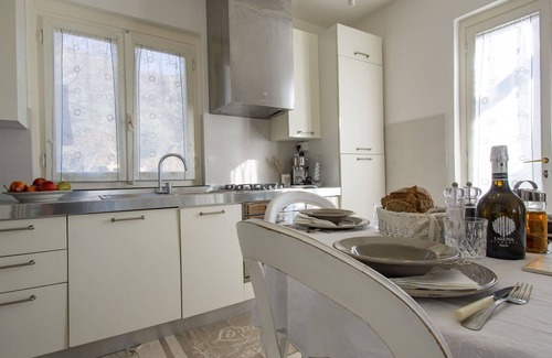 Macchino House | Stunning private villa for 6 people with WIFI, private pool, hot tub, TV, patio and pets allowed