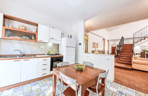 Floridia Villa | Stunning private villa for 6 guests with WIFI, A/C, private pool, TV and patio