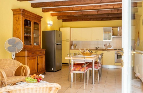 La Morra Villa | Stunning private villa for 8 guests with WIFI, private pool, TV and patio