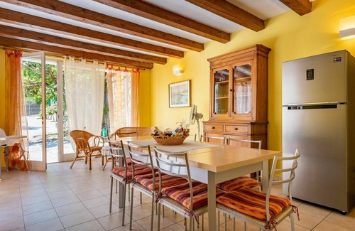 La Morra Villa | Stunning private villa for 8 guests with WIFI, private pool, TV and patio