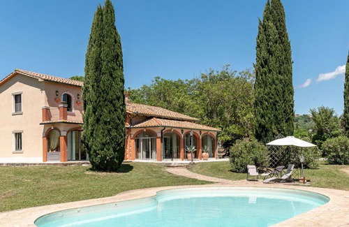 Manciano Villa | Stunning private villa for 9 people with WIFI, private pool, A/C, patio and pets allowed