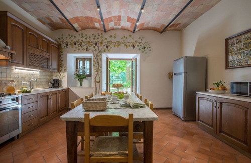 Ripoli Villa | Stunning private villa with hot tub, A/C, WIFI, private pool, TV, patio and panoramic view