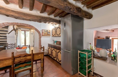 Massa Marittima House | Stunning private villa for 6 people with WIFI, TV, patio, pets allowed and panoramic view