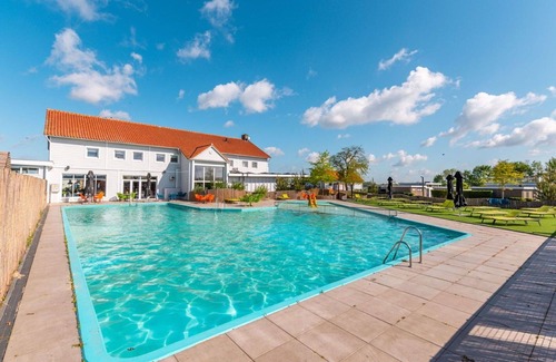 Nunspeet House | Stunning private villa for 4 guests with WIFI, pool, TV and terrace