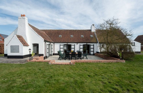 Klemskerke House | Stunning private villa for 12 guests with WIFI, TV, terrace, pets allowed and parking