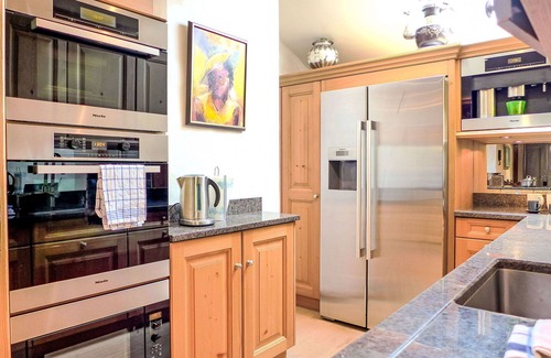 Schoenried House | Stunning private villa for 12 guests with WIFI, TV, patio, pets allowed and panoramic view