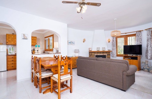 Arnella Villa | Stunning private villa for 10 people with private pool, A/C, WIFI, TV and patio