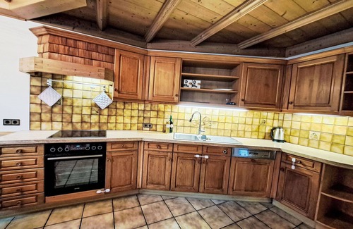 Woergl House | Stunning private villa for 10 people with hot tub, WIFI, private pool, TV and terrace