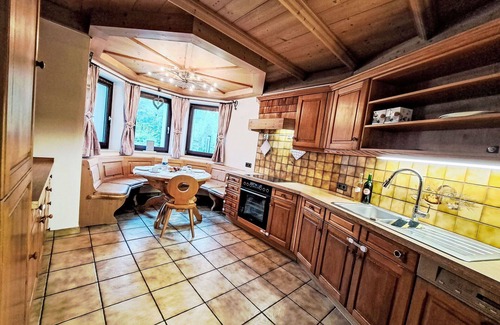 Woergl House | Stunning private villa for 10 people with hot tub, WIFI, private pool, TV and terrace