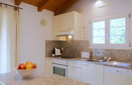 Blenio House | Stunning private villa for 5 guests with WIFI, TV, patio, pets allowed and panoramic view