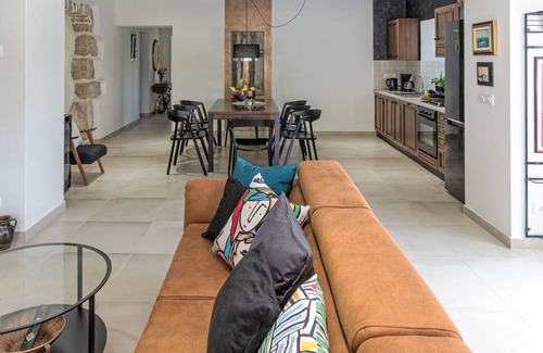 Labin House | Stunning private villa for 10 guests with private pool, WIFI, A/C, TV, terrace and parking