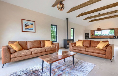 Krculi Villa | Stunning private villa for 6 guests with WIFI, private pool, A/C, TV, terrace and parking