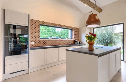 Krculi Villa | Stunning private villa for 6 guests with WIFI, private pool, A/C, TV, terrace and parking