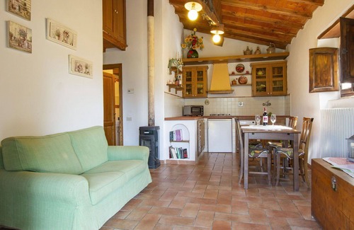 Dicomano House | Stunning private villa for 5 people with WIFI, hot tub, private pool, TV, patio and pets allowed