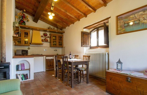 Dicomano House | Stunning private villa for 5 people with WIFI, hot tub, private pool, TV, patio and pets allowed