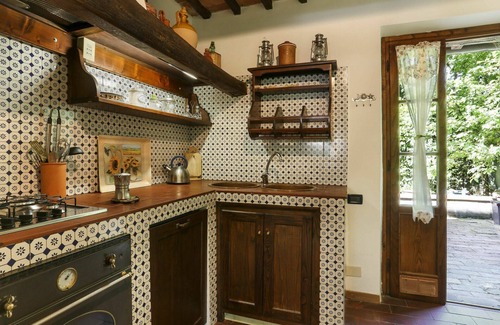 Santa Maria del Giudice Villa | Stunning private villa for 8 people with WIFI, TV, patio, pets allowed and parking