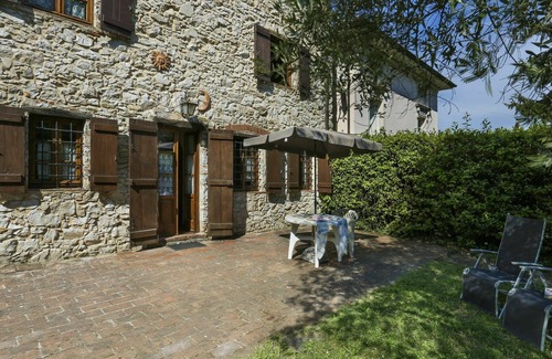 Santa Maria del Giudice Villa | Stunning private villa for 8 people with WIFI, TV, patio, pets allowed and parking