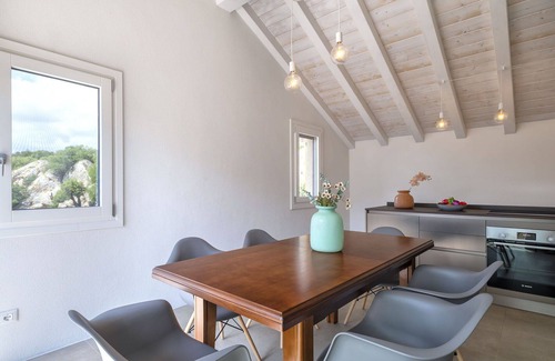 San Pantaleo House | Stunning private villa for 6 people with A/C, WIFI and patio