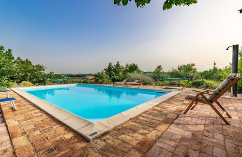 Bettolelle Villa | Stunning private villa for 12 guests with WIFI, private pool, TV and panoramic view