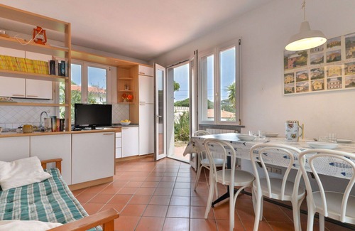 Cavo House | Stunning private villa for 4 people with TV, terrace and pets allowed