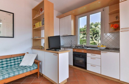 Cavo House | Stunning private villa for 4 people with TV, terrace and pets allowed