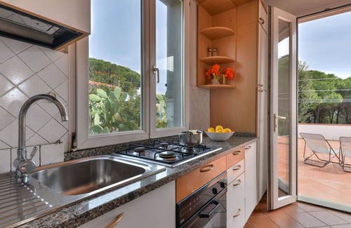 Cavo House | Stunning private villa for 4 people with TV, terrace and pets allowed