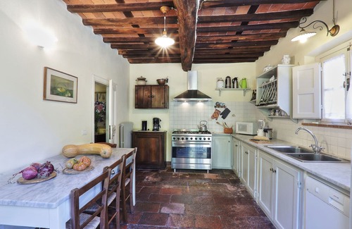 Lucca Villa | Stunning private villa for 12 people with A/C, private pool, WIFI and TV, close to Lucca