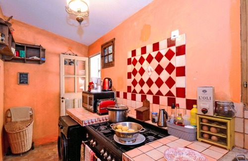 Apt House | Stunning private villa for 5 people with WIFI, private pool, TV and patio