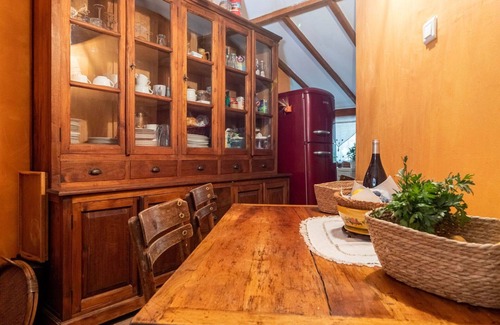 Apt House | Stunning private villa for 5 people with WIFI, private pool, TV and patio