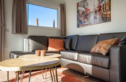 Linden House | Stunning private villa for 4 guests with WIFI, TV, terrace and parking