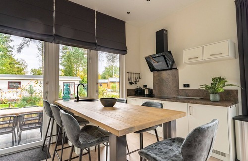 Otterlo House | Stunning private villa for 4 people with WIFI, pool, TV and terrace