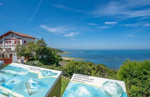 Bidart Villa | Stunning private villa for 15 guests with private pool, hot tub, WIFI, TV, terrace and pets allo.