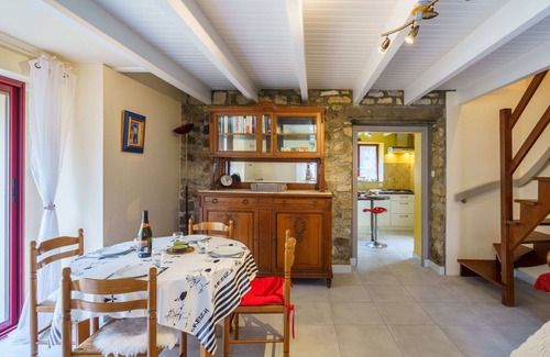 Crozon House | Stunning private villa for 4 guests with WIFI, TV and pets allowed