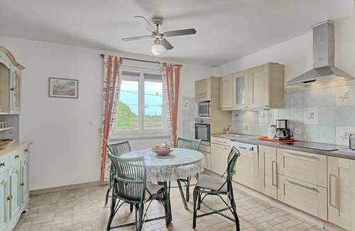 Kerbors House | Stunning private villa for 4 people with WIFI, TV, terrace and pets allowed