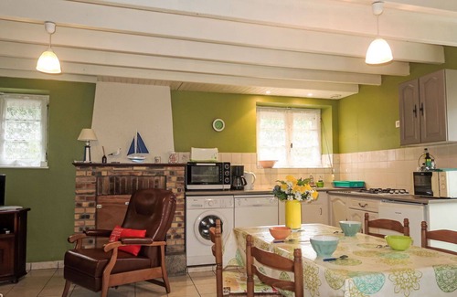 Matignon House | Stunning private villa for 4 guests with TV, pets allowed and parking