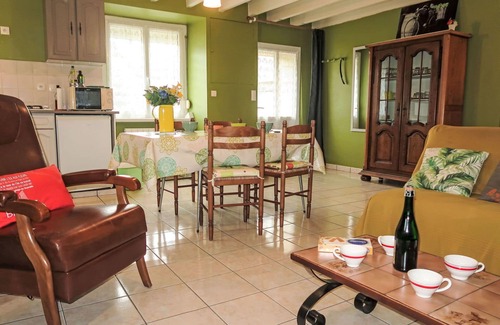 Matignon House | Stunning private villa for 4 guests with TV, pets allowed and parking