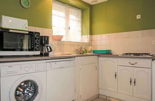 Matignon House | Stunning private villa for 4 guests with TV, pets allowed and parking