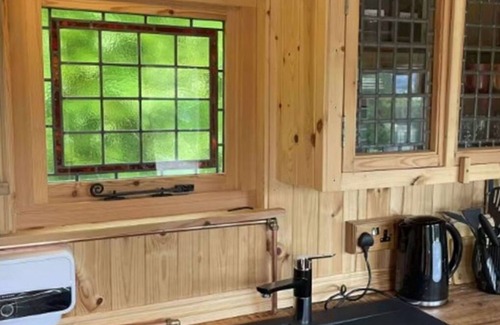 Balnain House | Stunning private villa for 3 guests with WIFI, TV, pets allowed and panoramic view