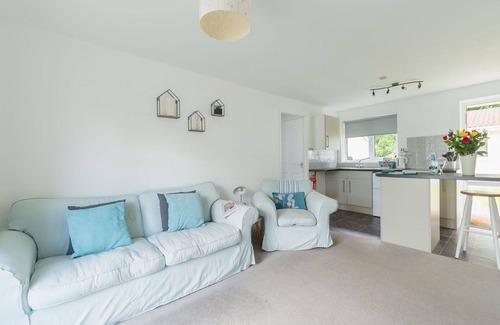 Liskeard House | Stunning private villa for 8 people with WIFI, TV and patio