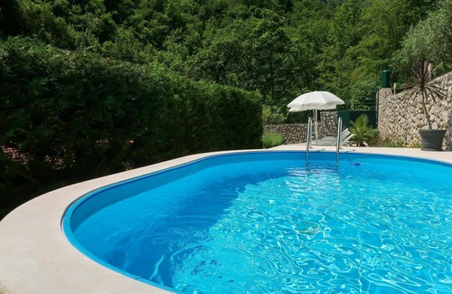 Medveja House | Stunning private villa for 5 guests with WIFI, pool, A/C, TV, terrace and parking