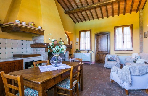 Certaldo House | Stunning private villa with WIFI, private pool, TV, terrace and pets allowed, close to San Gimig.